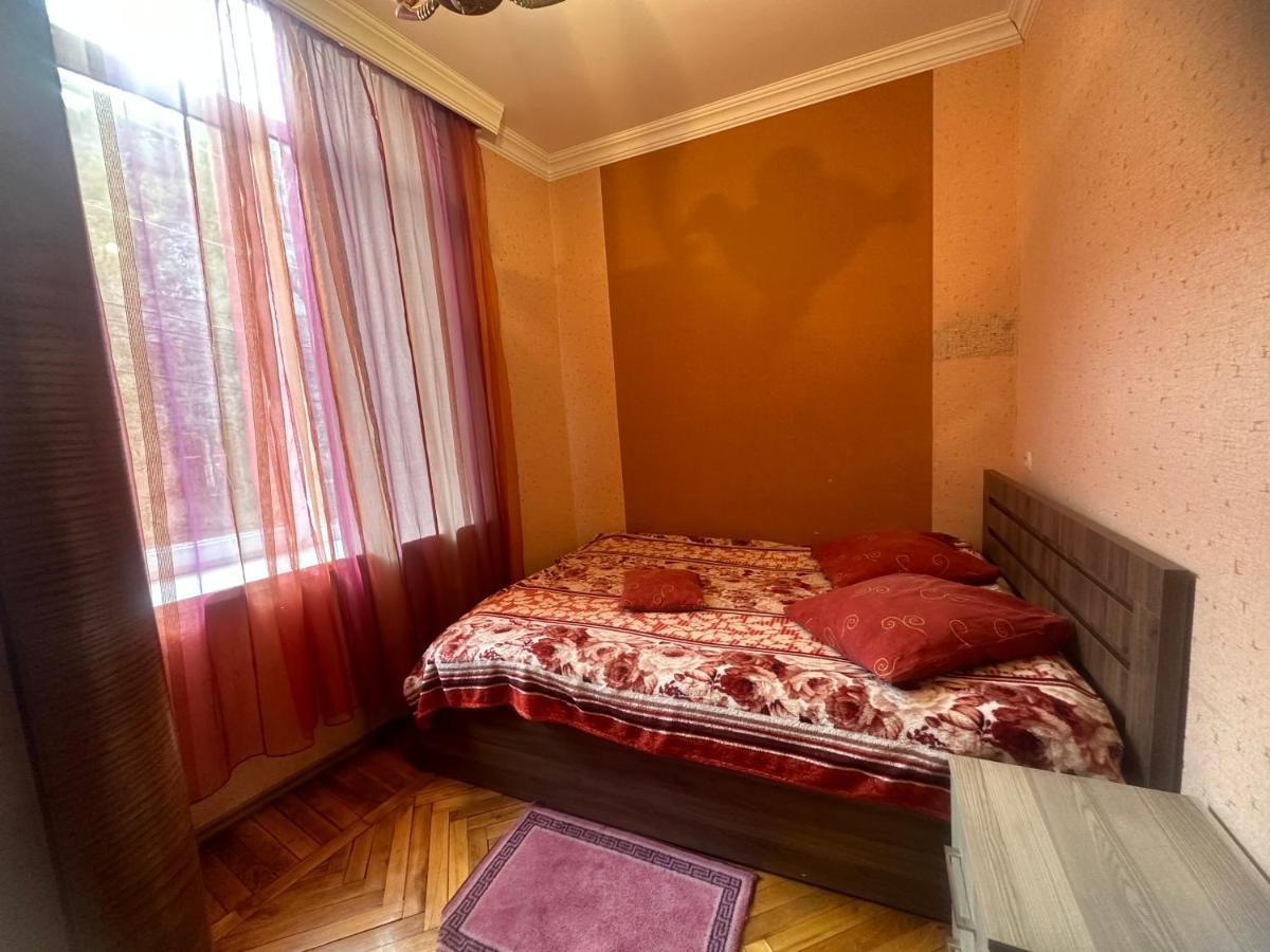 Giorgi Apartment Tbilisi Zewnętrze zdjęcie